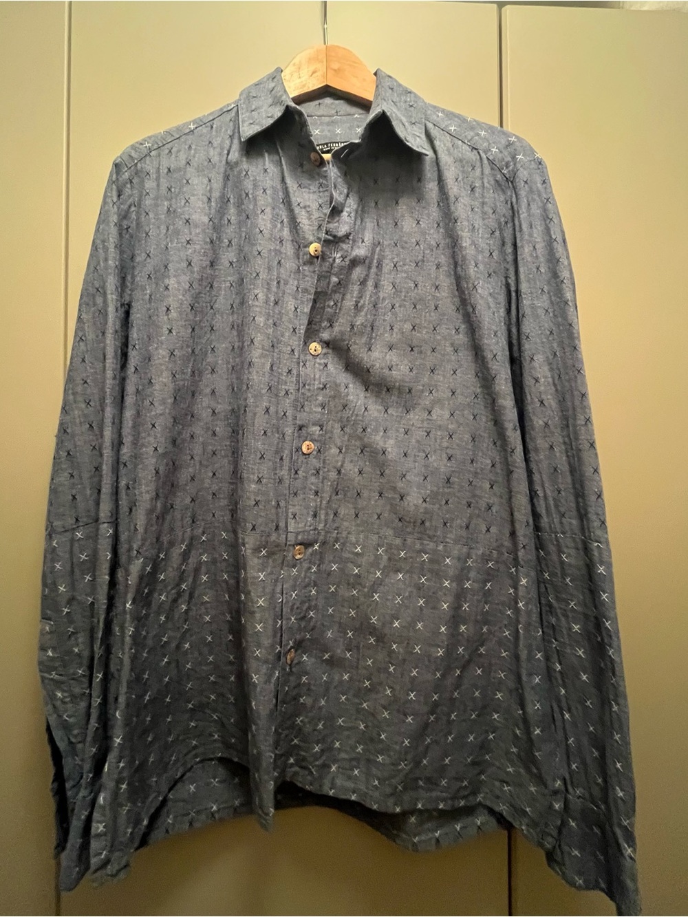 Men's Casual Blue Button-Down Shirt with Subtle Pattern
